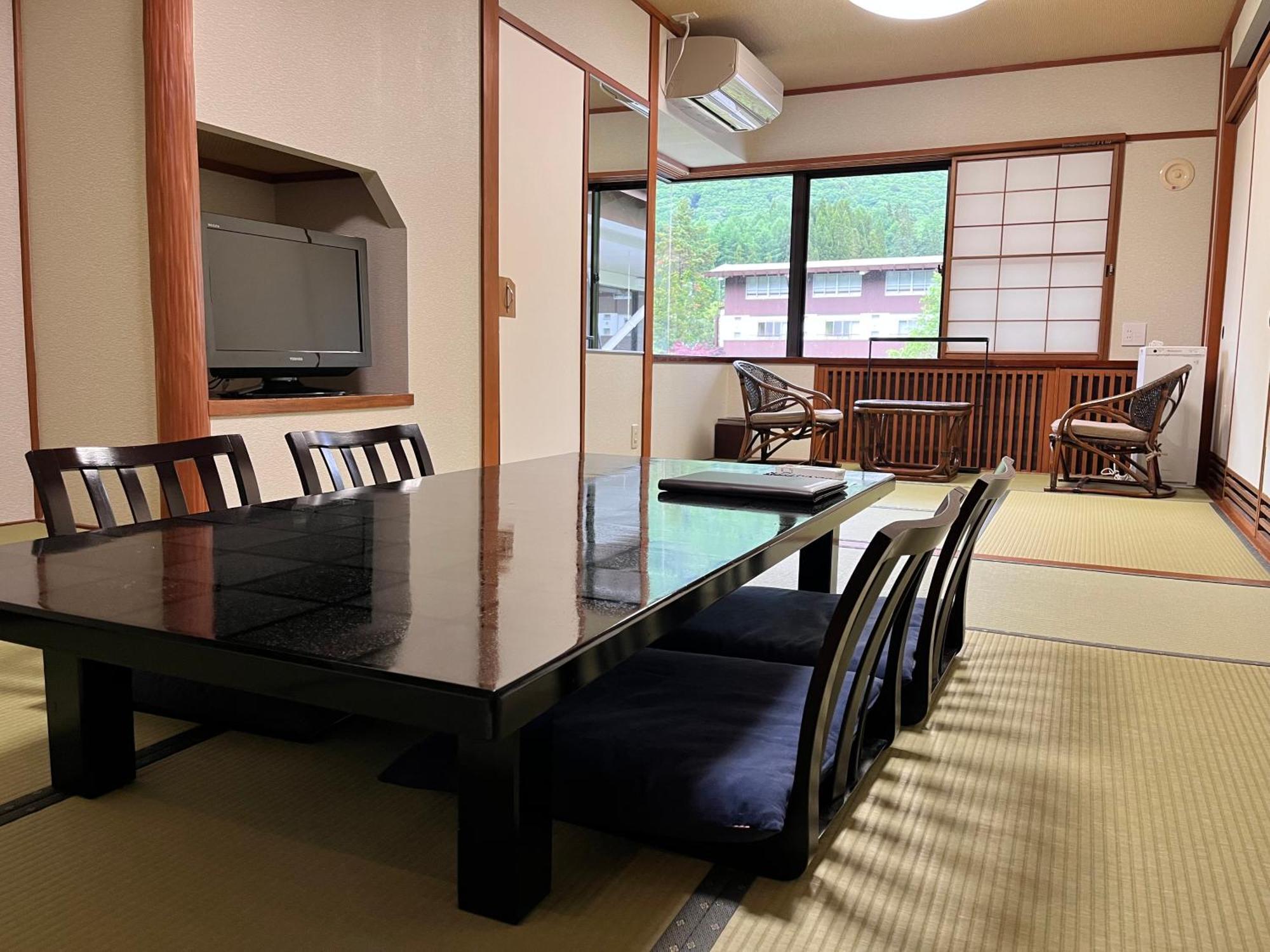 Hirayukan Takayama  Bilik gambar