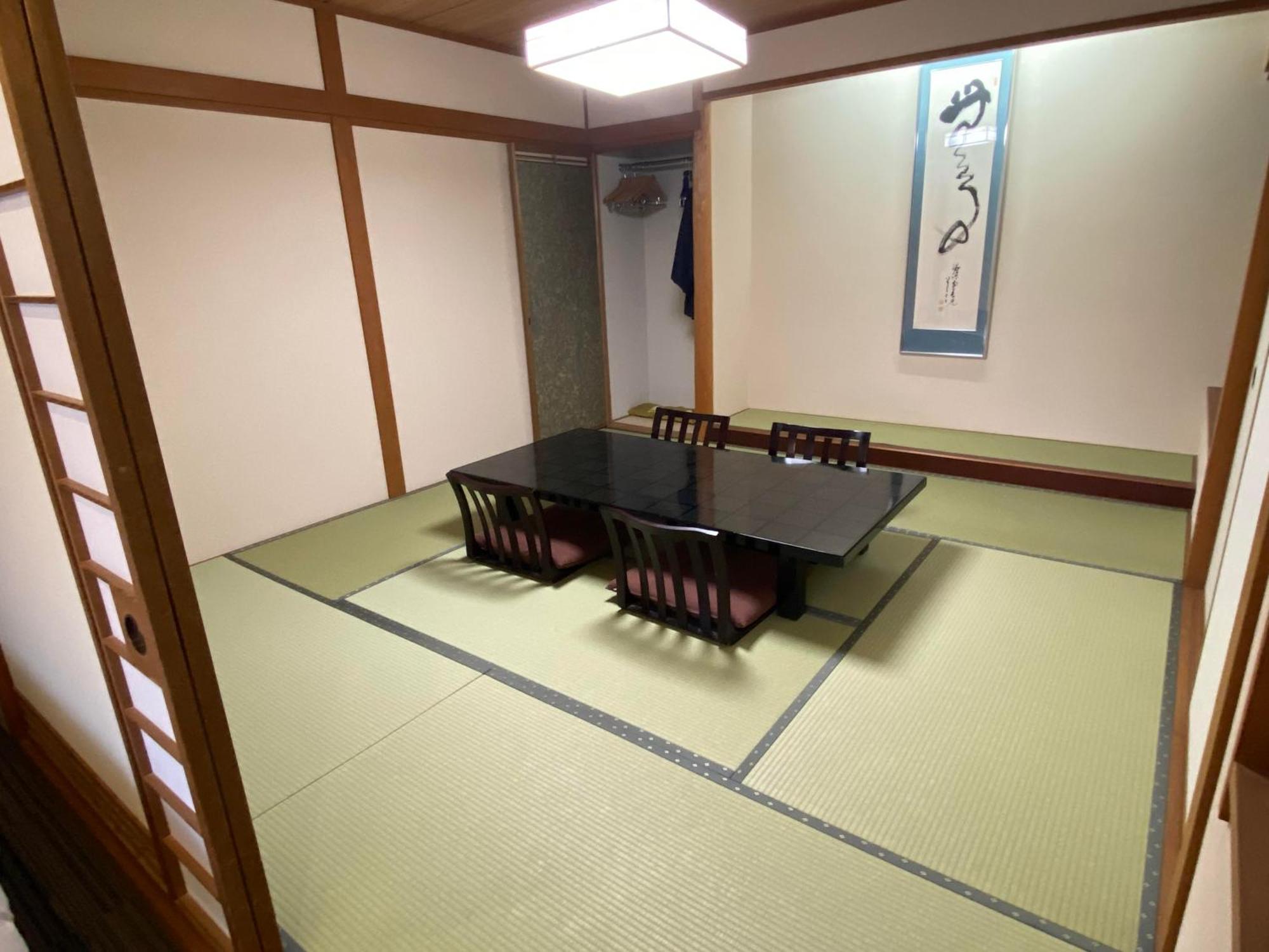 Hirayukan Takayama  Bilik gambar